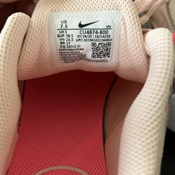 Nike shoes - Picture 6 of 8